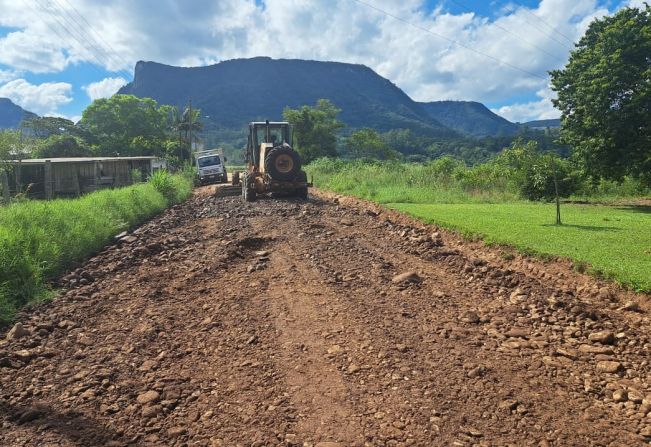 OBRAS NA ESTRADA DA LINHA SANTO ANTÔNIO