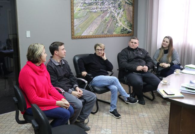 Prefeitura recebe equipe do EstúdioA para agregar visual do projeto do Morro Cerro Branco