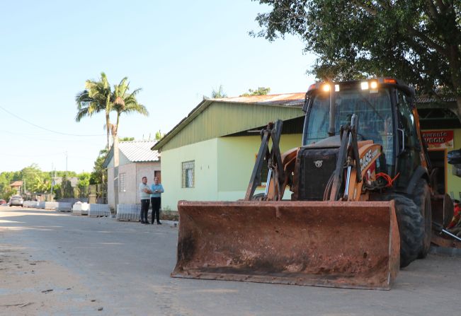 Prefeito acompanha obras em andamento no município