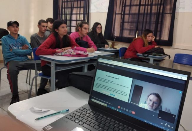 9º ano da EMEB David Unfer participa de palestra on-line