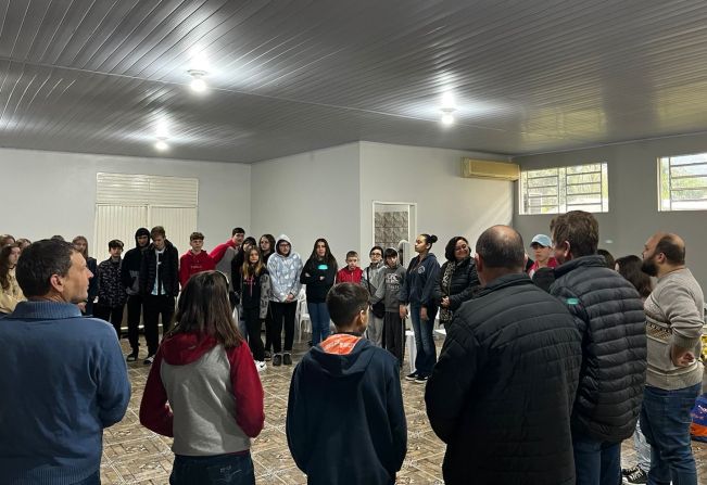 Cooperativa Escolar Jovens Marceneiros realiza encontro mensal